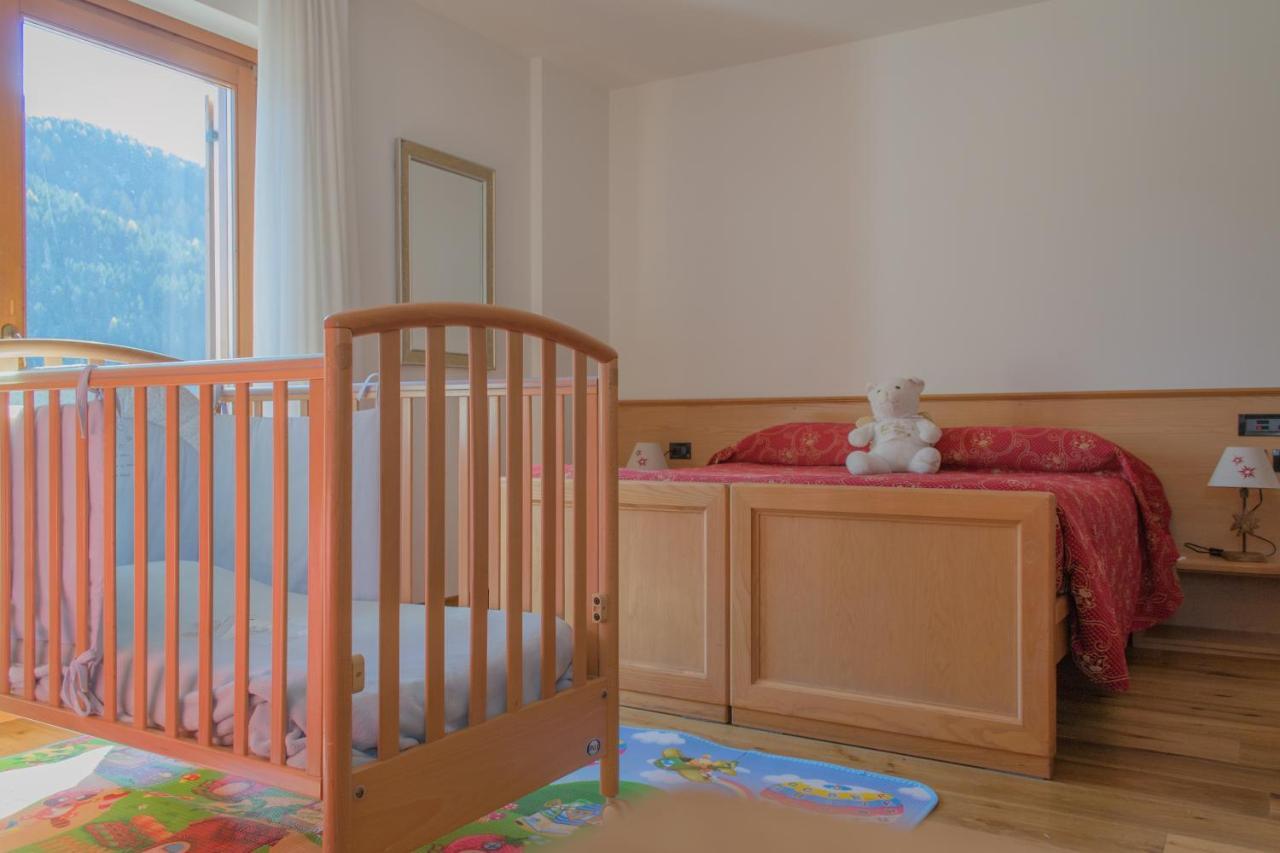 Meuble Rosalpina Hotel Isolaccia Bagian luar foto