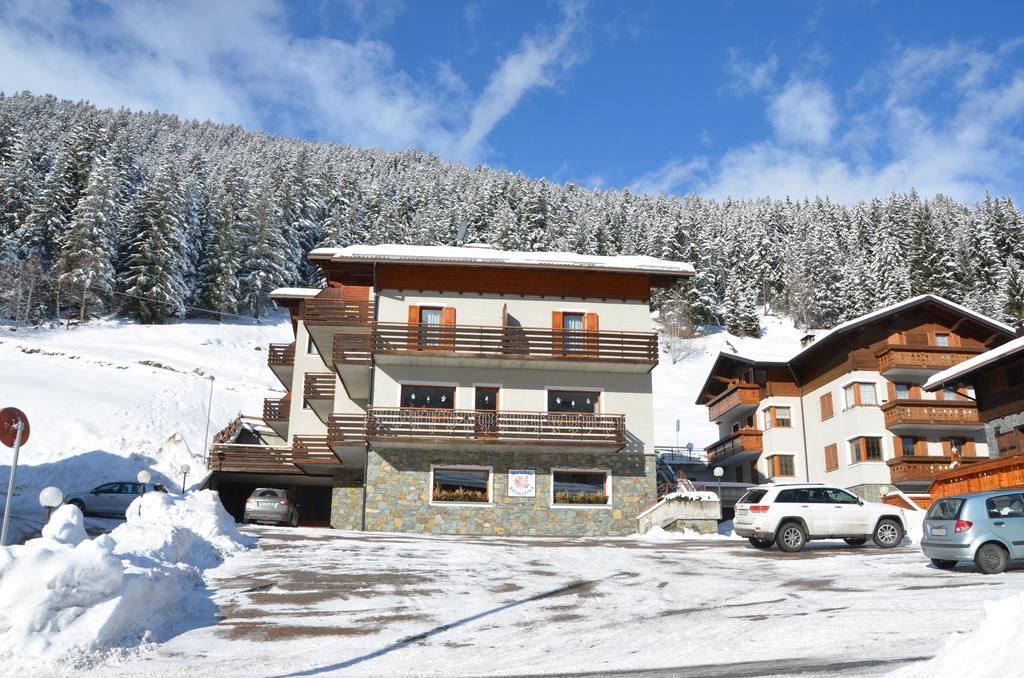 Meuble Rosalpina Hotel Isolaccia Bagian luar foto
