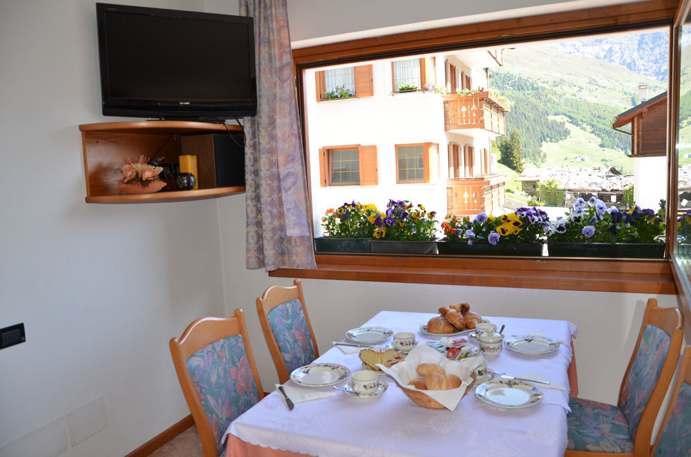 Meuble Rosalpina Hotel Isolaccia Bagian luar foto