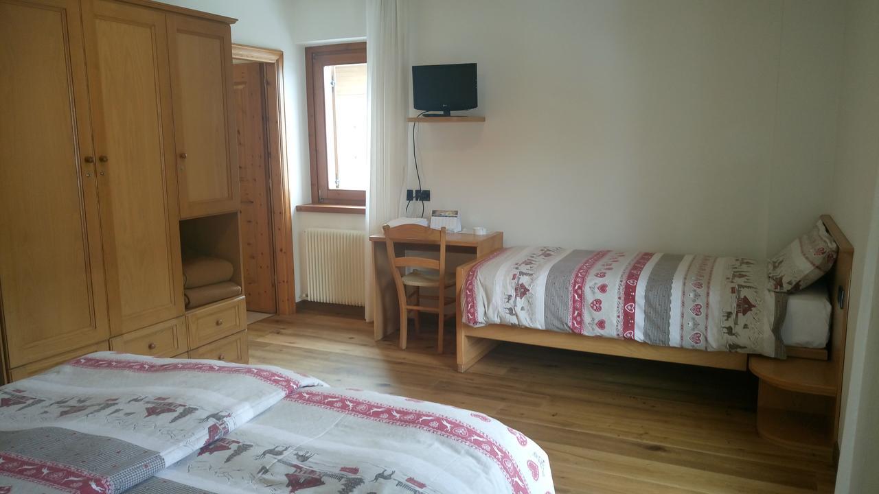 Meuble Rosalpina Hotel Isolaccia Bagian luar foto