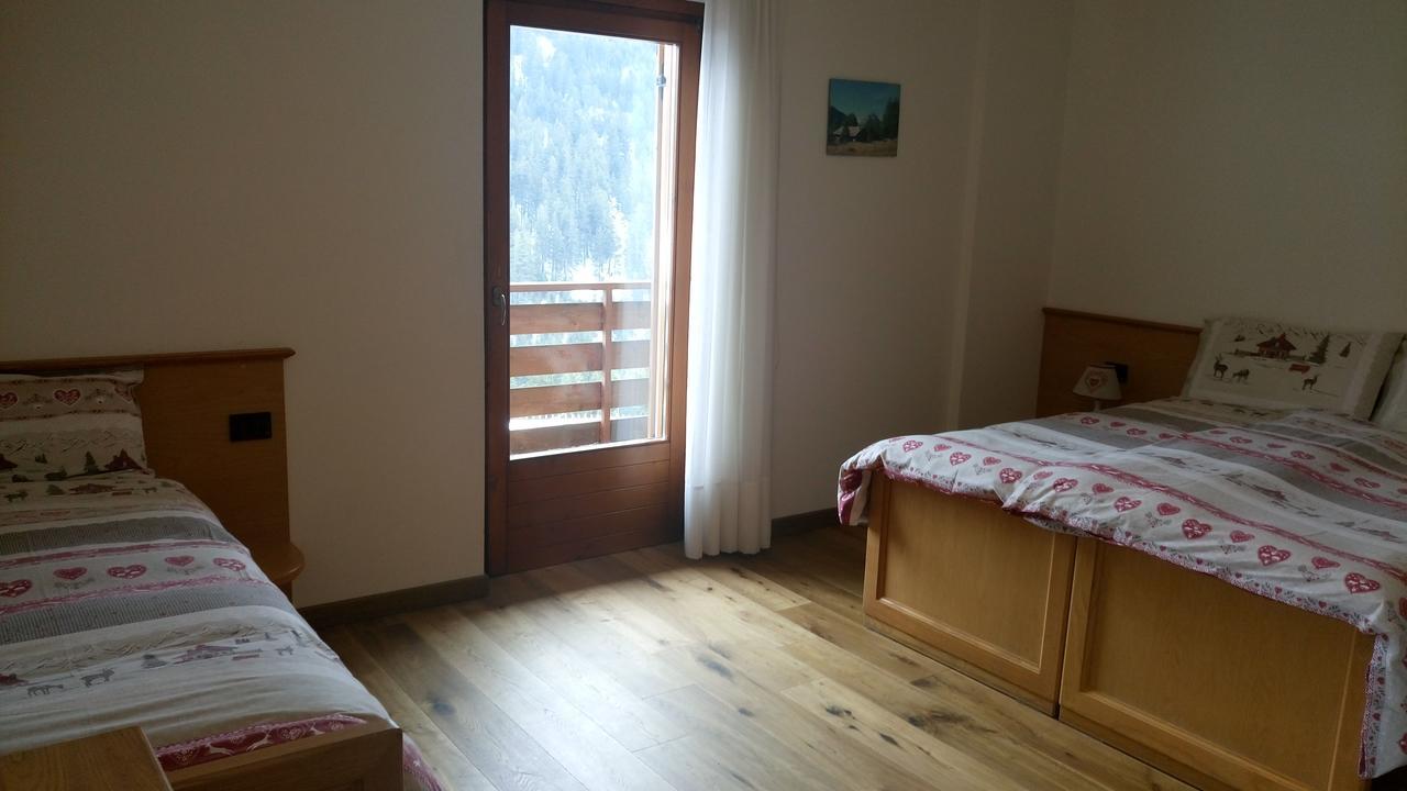 Meuble Rosalpina Hotel Isolaccia Bagian luar foto