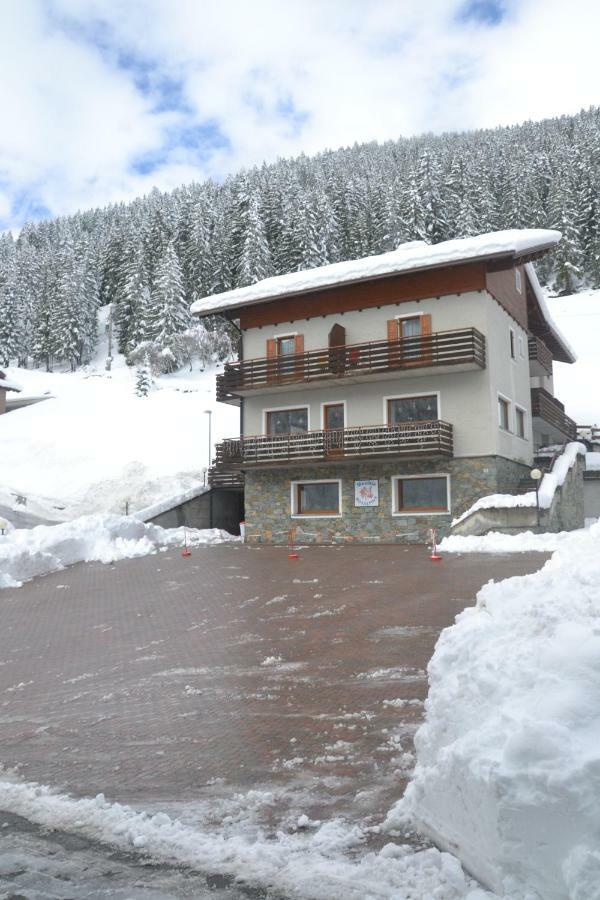 Meuble Rosalpina Hotel Isolaccia Bagian luar foto